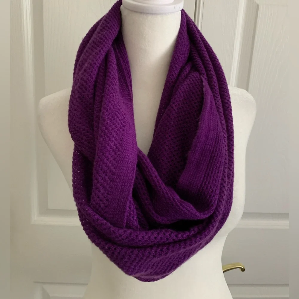 Women’s Purple Infinity Scarf